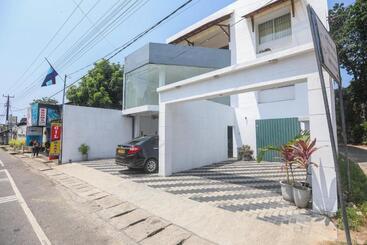 ペンション Back Packer S Oasis Unawatuna