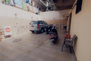 Pensionat Lavish Villa