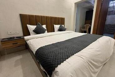 Fabhotel Downtown Residency