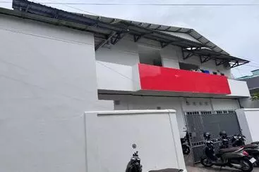 ホテル Oyo 93858 Kost Reski 2