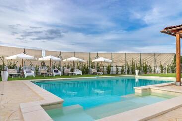 هتل آپارتمان Villa Cangiano B&b And Pool