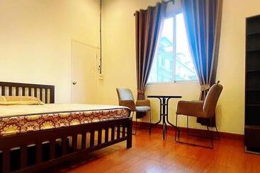 Three Hostel At Night Market Pakchong