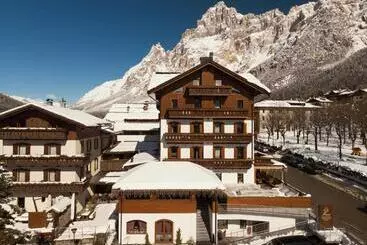 Hotelli Fiori Dolomites Experience