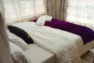 تختخواب و صبحانه Mabillions Home