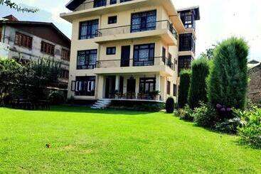 Hotel Sheesha Residency , Srinagar