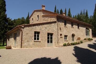 Borgo Di Camporsevoli