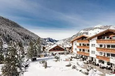 Hotelli Dorfer Alpine&charming