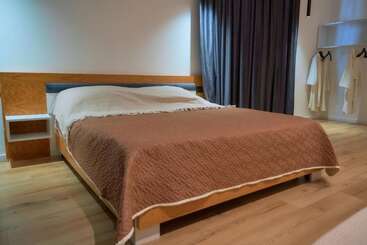 هاستل Kalpazo Inn Tirana