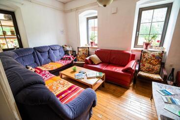 هاستل Cvet Gora  Camping, Glamping And Accomodations