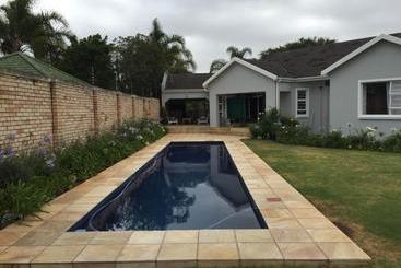 تختخواب و صبحانه Larkspur Place