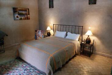 تختخواب و صبحانه Riad Ain Khadra