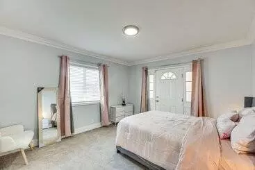 Mökkimajoitus South Central Los Angeles Home W/ Patio