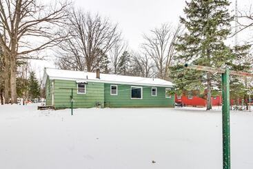 Gîte Rural Waterfront Pine River Home W/ Shared Dock!