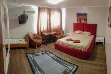 Hotelli Leoton Chernivtsi