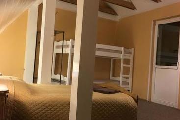 هاستل Mikalo House