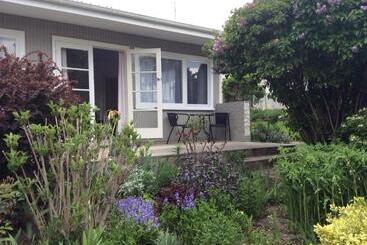 Alexandra Garden Court Motel