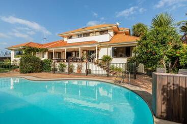 Grange Harbour View B&b