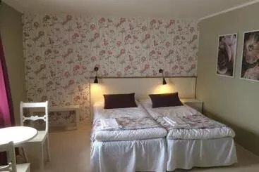 Hotel L Paradis