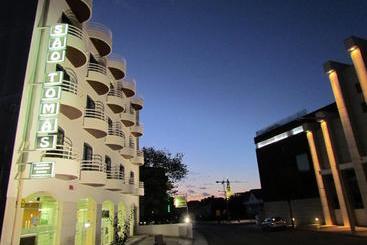 تختخواب و صبحانه Sao Tomas