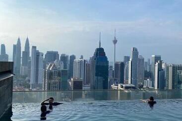 هتل Regalia By Parcello Klcc Infinity Pool