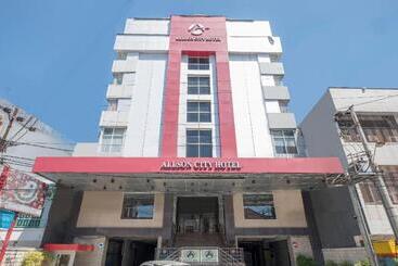Oyo 1081 Allson City Hotel Makassar