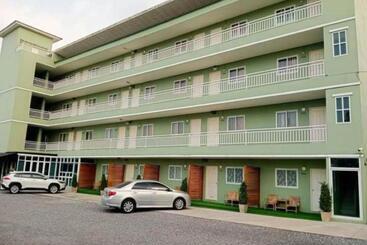 Asleep Hotel Sriracha แอสลีพ โฮเทล