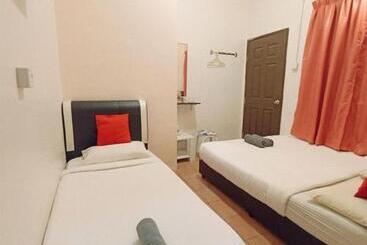 Hotel The Tudor Home Inn 2