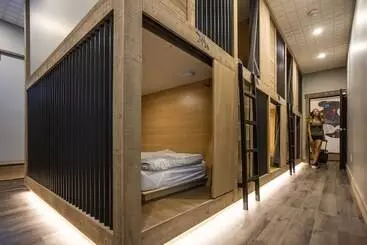 Herberge The Raging Elk Adventure Lodging