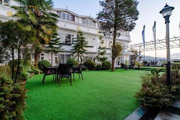 هتل Little Tibet Resort Mall Road