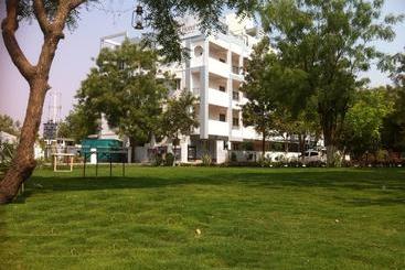 Hotel Oyster Airport