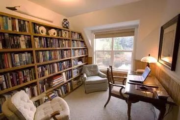 Otter's Pond Bed And Breakfast