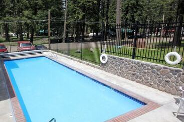 Курорт Eagle Cap Chalets