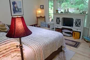 Bed and Breakfast Inn To The Woods