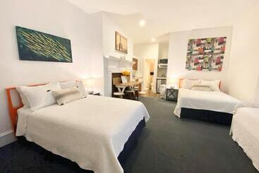 Hotel Windward At The Beach