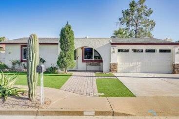 Landhus Mesa Home W/ Community Pools: Pets Welcome!