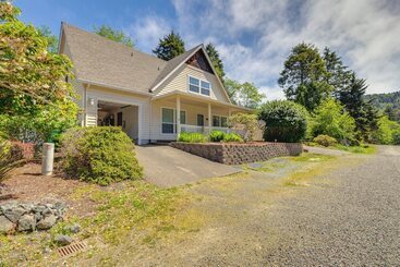 Landhus Rockaway Beach Home W/ Hot Tub: Half Mi To Beach!