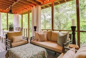 Mökkimajoitus Silver Point Home ~ 1/2 Mi To Center Hill Lake!