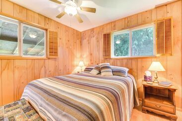 קוטג'' Waterfront Grapeview Escape W/ Boat Dock & Views!