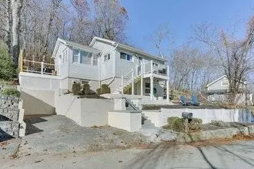 Mökkimajoitus West Milford Home Near Lake Swim, Kayak & More!