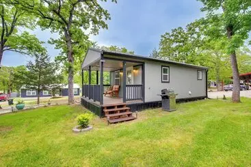 Landhus Mead Cabin: 2 Blocks To Willow Springs Marina