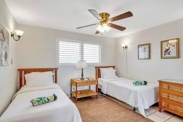 Lägenhetshotell Ocean S Muse Beachfront Condo