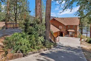 コテージ Cove Lakefront Chalet #2098