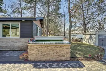 コテージ Fire Pit + Dock: Lakefront Cabin In Zimmerman!