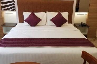 Hotel Coastal Grand Navallur