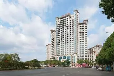 Vienna Hotel Jiangxi Jiujiang Gongqingcheng High Speed Railway Station
