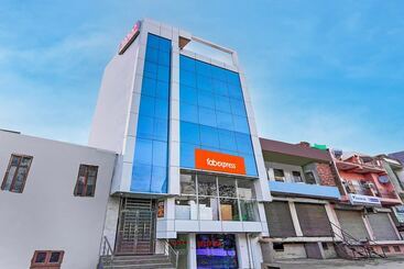 Hotel Fabexpress Miss Too