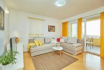 Apartments Zelic Tucepi