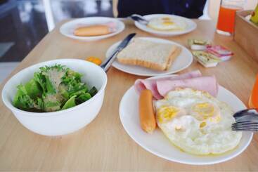 مبيت وإفطار Eat Sleep Cafe & Bed