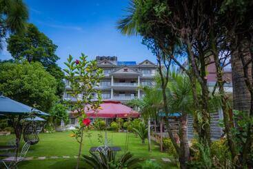 هتل Crown Himalayas