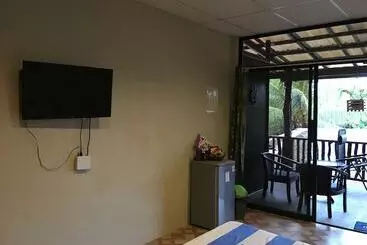 Pensione Captains Lodge And Bar